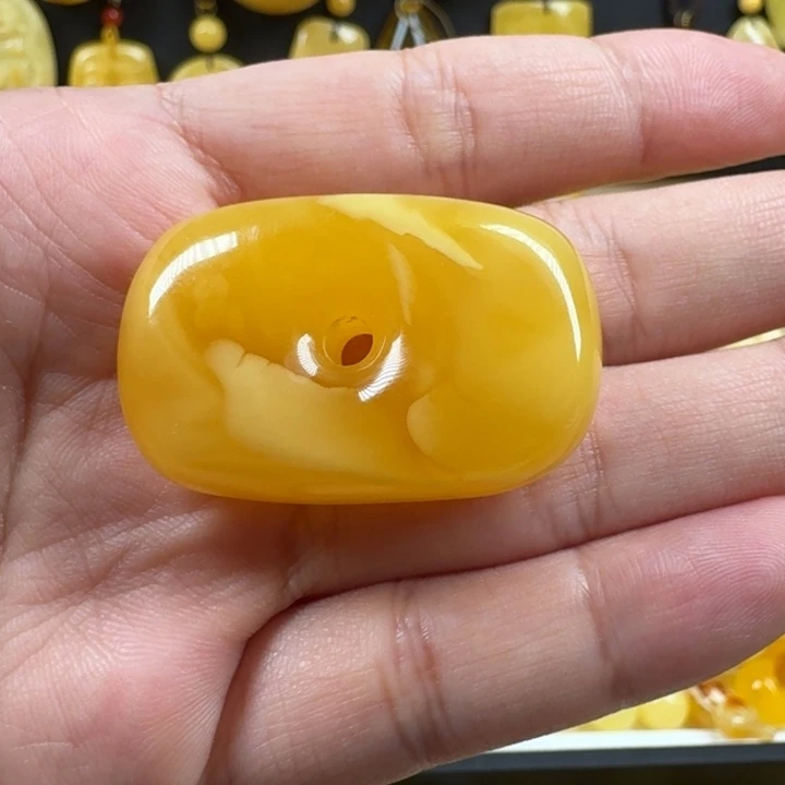 蜜蜡未镶嵌珠宝奇石