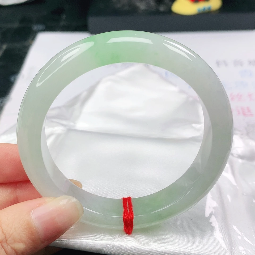 翡翠未镶嵌手镯正