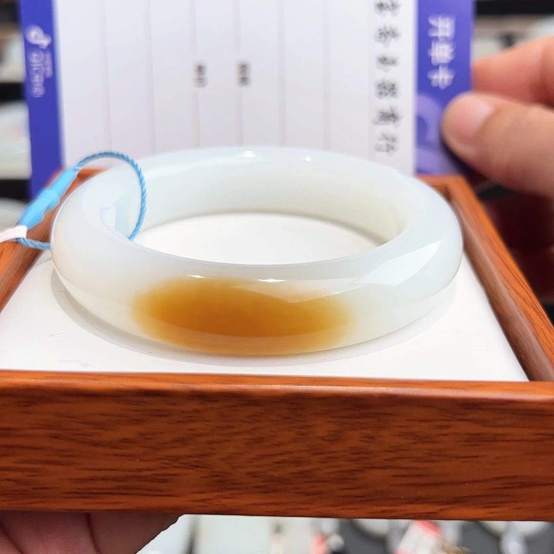 一***你和田玉未镶嵌手镯