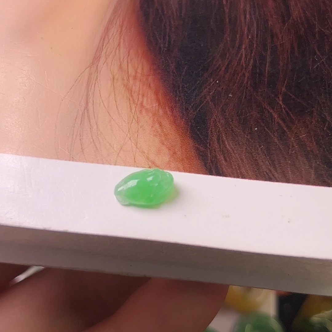 翡翠未镶嵌颈饰金蟾