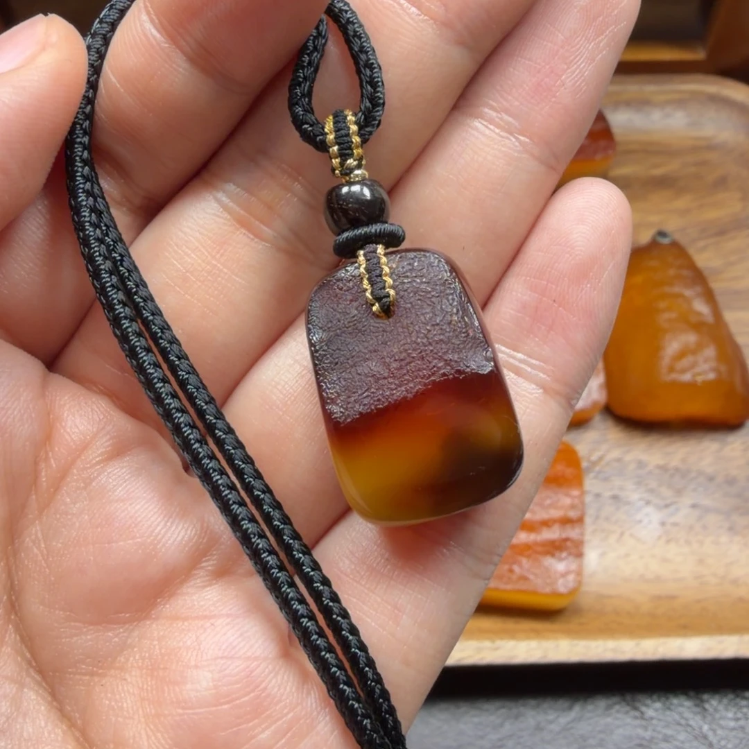 琥珀未镶嵌吊坠(赠链)