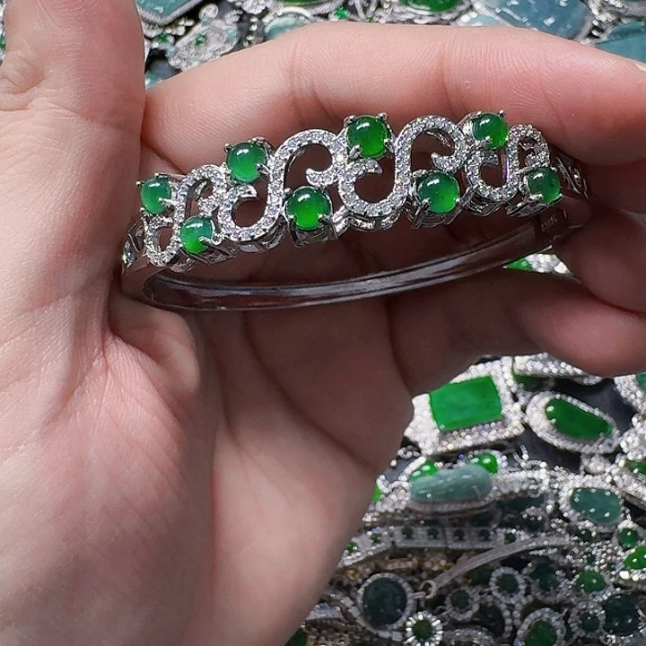 翡翠颈饰未镶嵌天然A货翡翠放漏