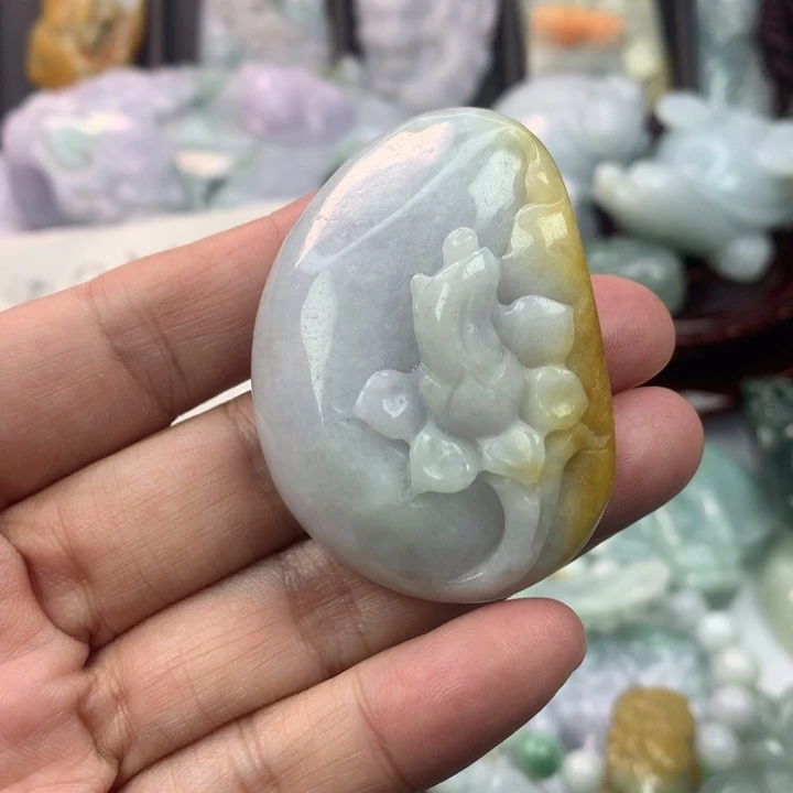 翡翠未镶嵌颈饰一