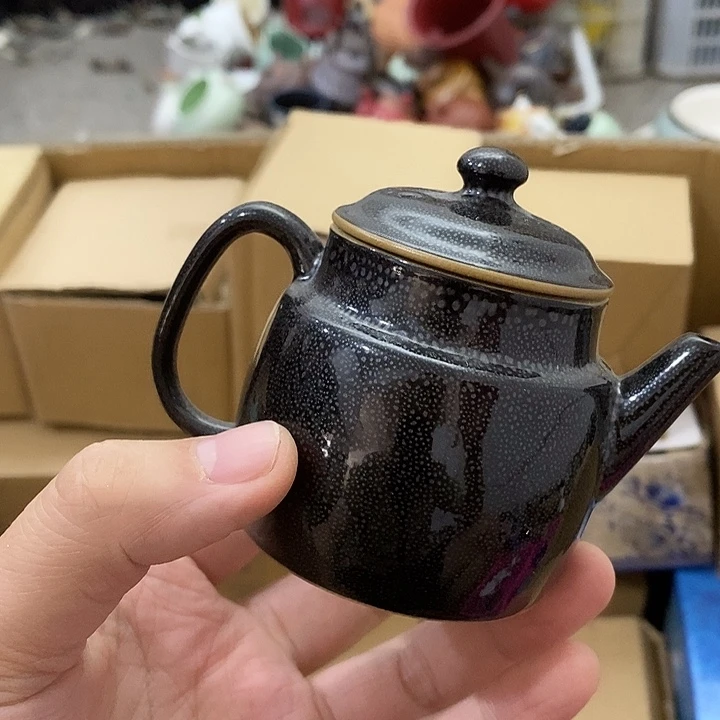 陶瓷艺术品及陶瓷壶