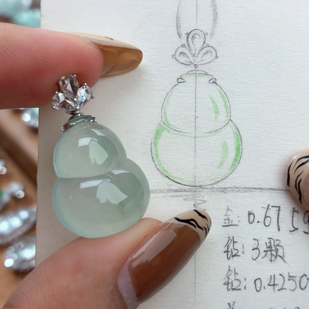翡翠18K金镶嵌颈饰葫芦