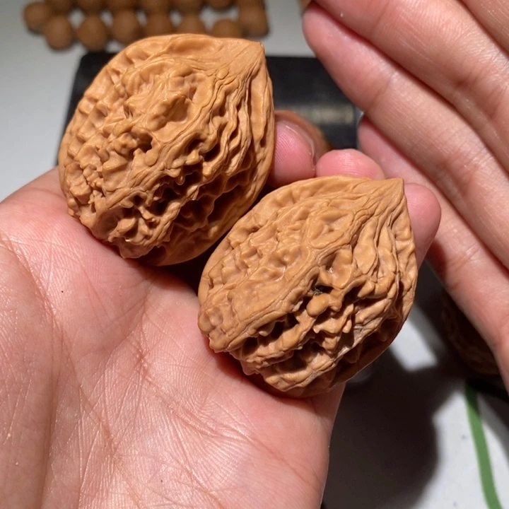 文玩核桃吊坠鸡心