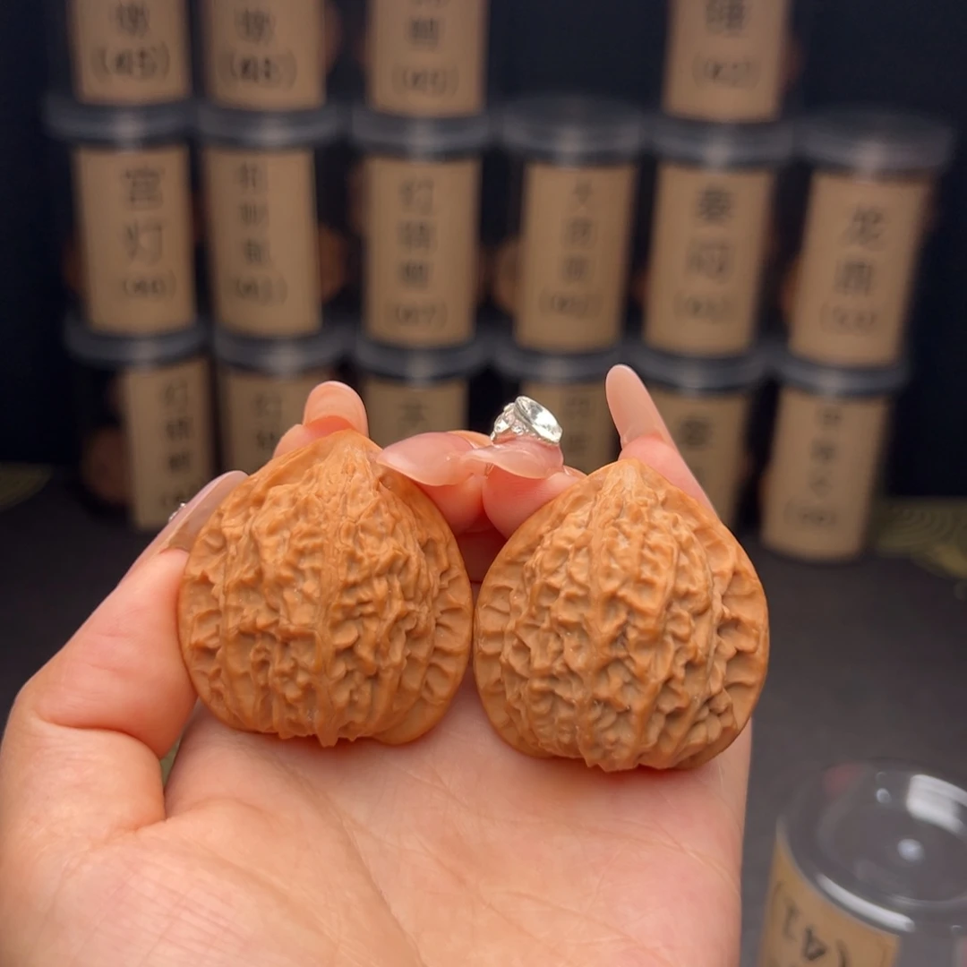 隔***、文玩核桃吊坠金牛