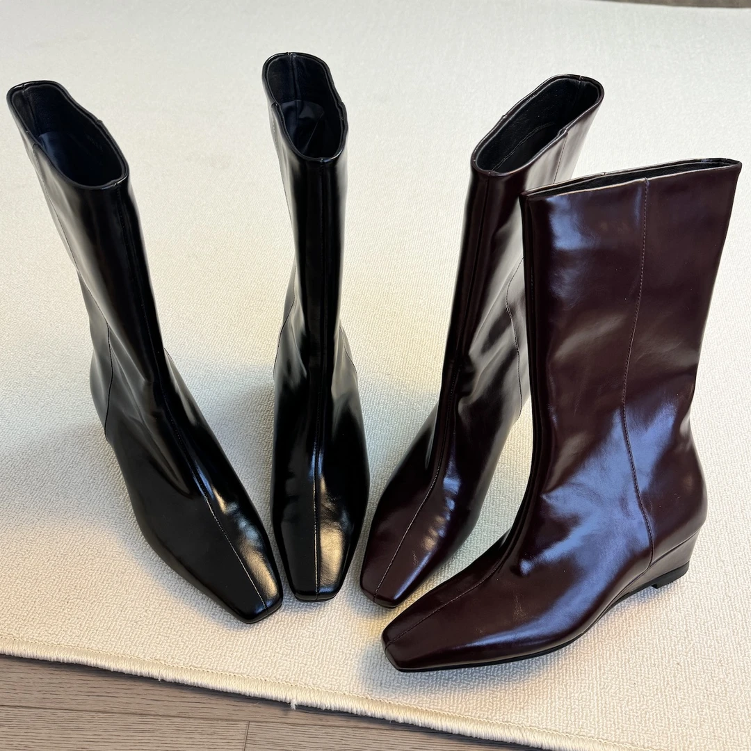 六也「轻奢气质」亮面极简显瘦宽筒百搭坡跟中筒骑士短靴女L1073