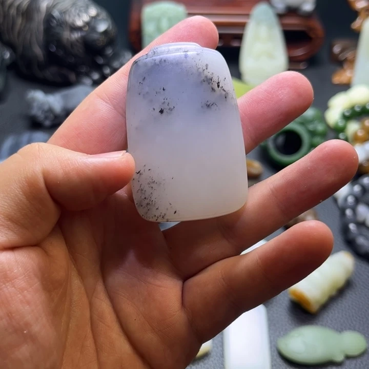 麦***忆和田玉未镶嵌颈饰