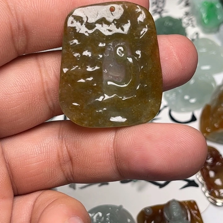翡翠未镶嵌颈饰悟道