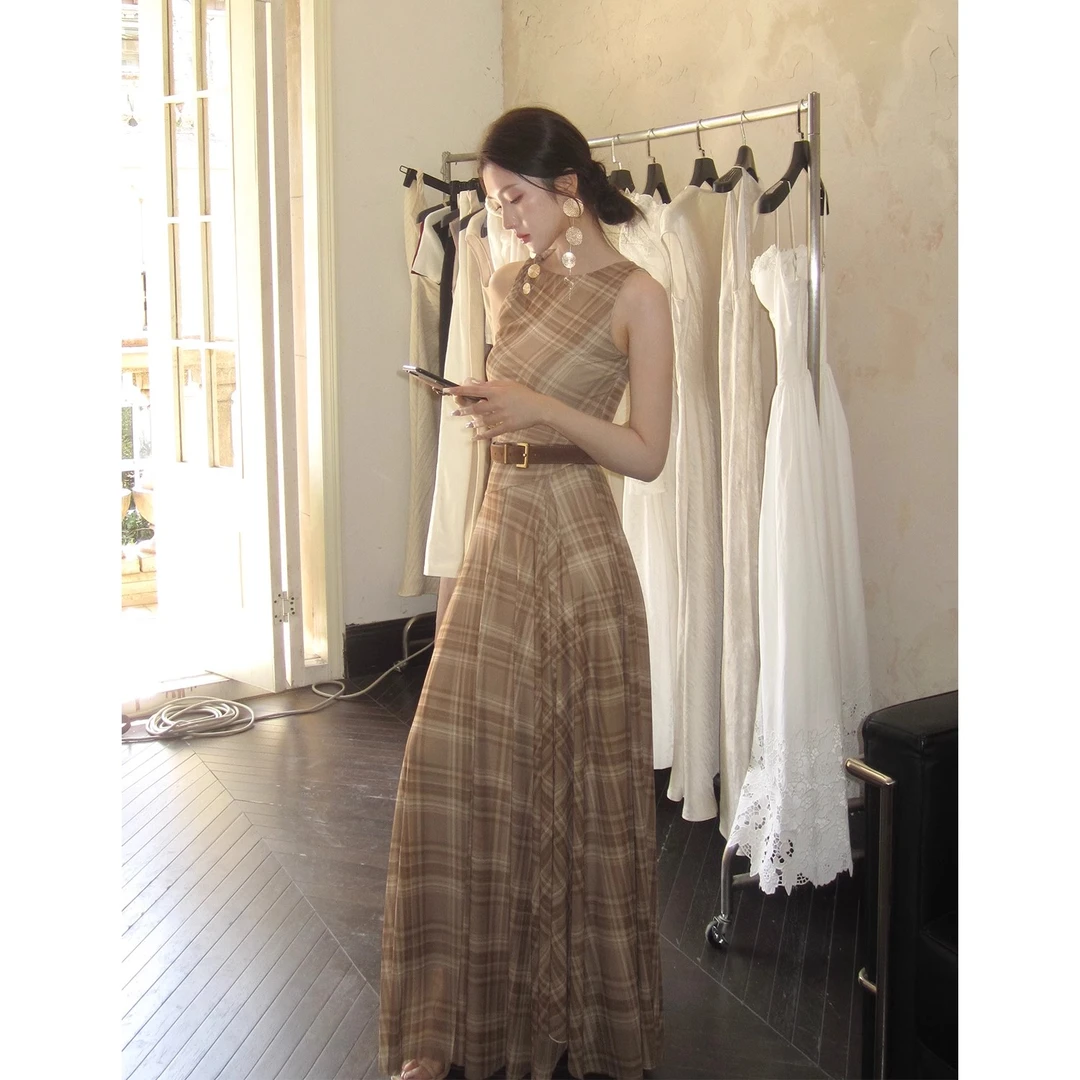 摩登情人法式复古无袖扭结大摆连衣裙设计感收腰长裙2025夏季新款