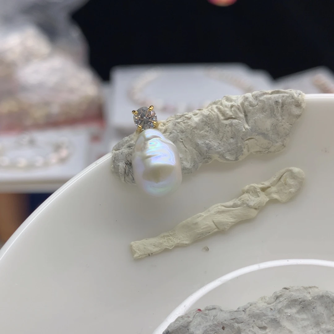 银S925镶嵌耳饰淡水珍珠