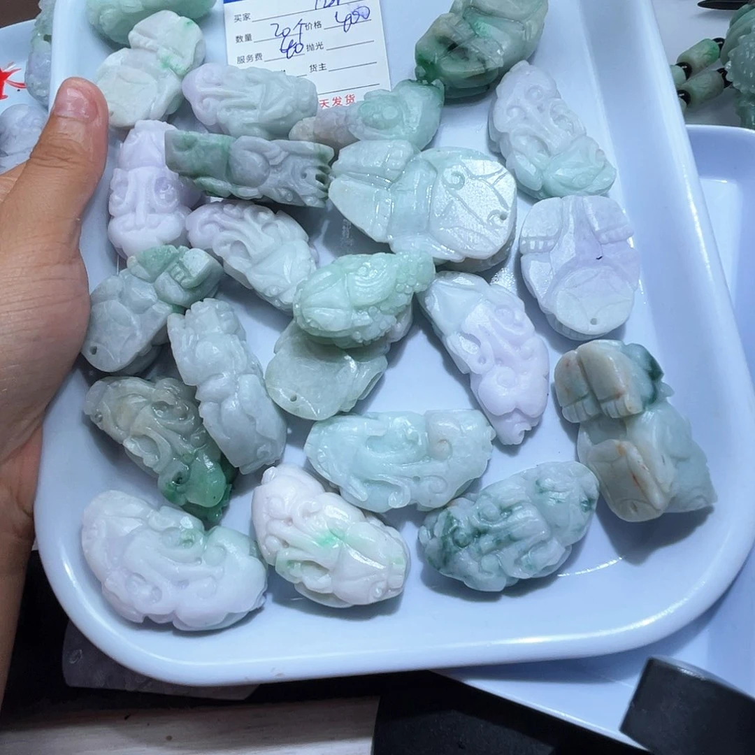 1***小翡翠未镶嵌颈饰这