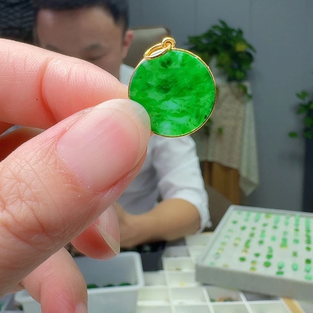 翡翠18K金镶嵌吊坠(不含链)天然