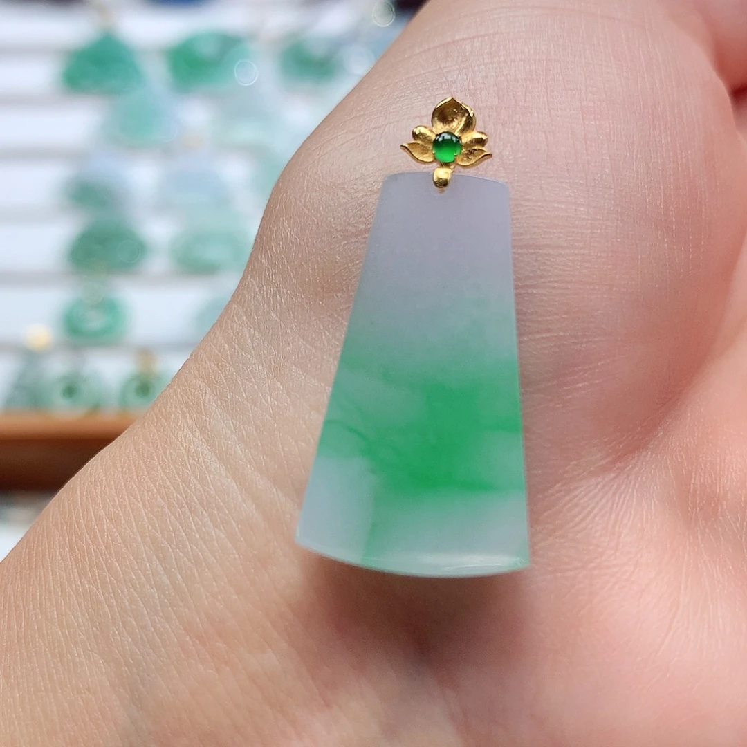 翡翠18K金镶嵌吊坠(赠链)26.8-15-3.8