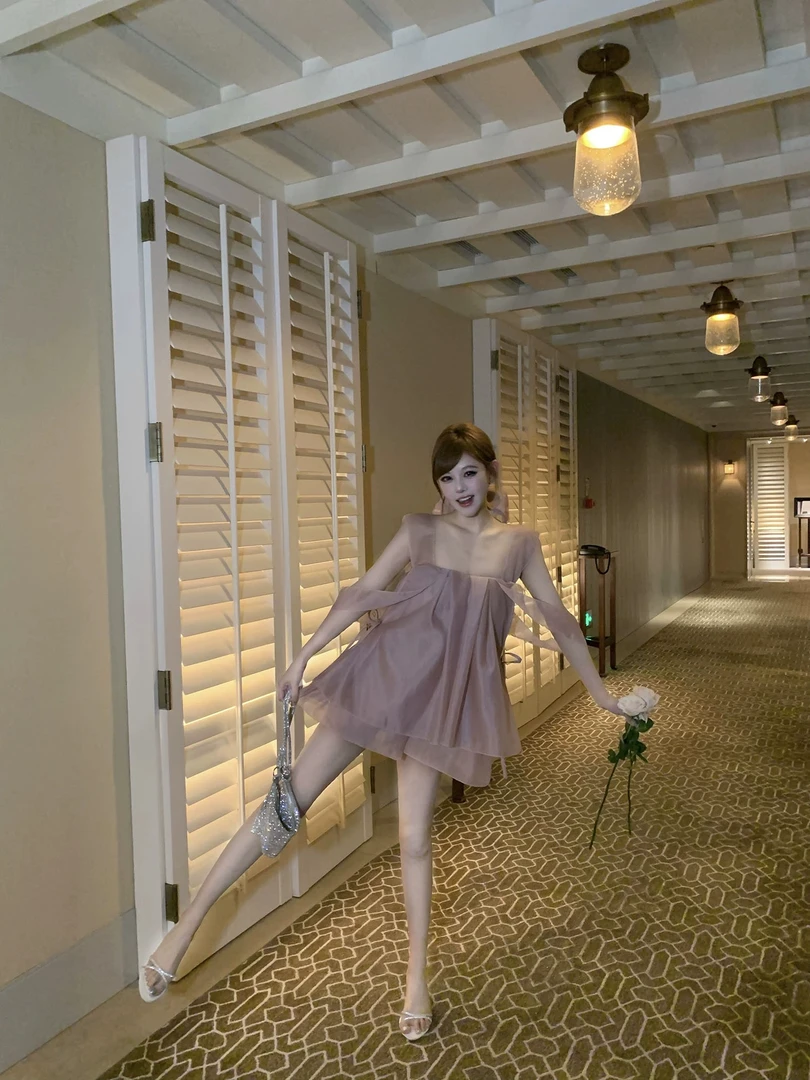 UC定制~2025新款法式气质一字肩露肩纯欲性感宽松双色飘带上衣