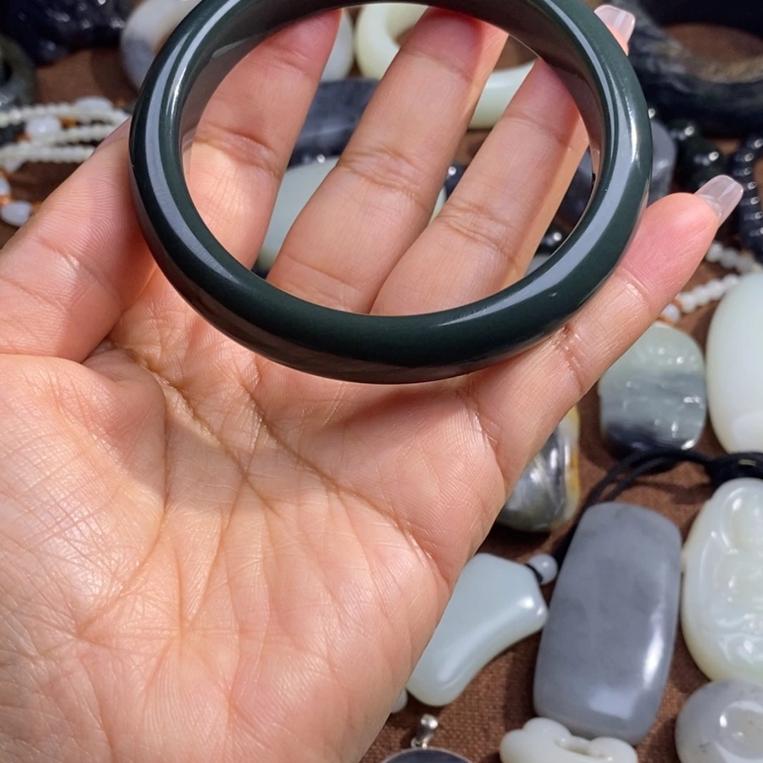 社***人和田玉未镶嵌颈饰