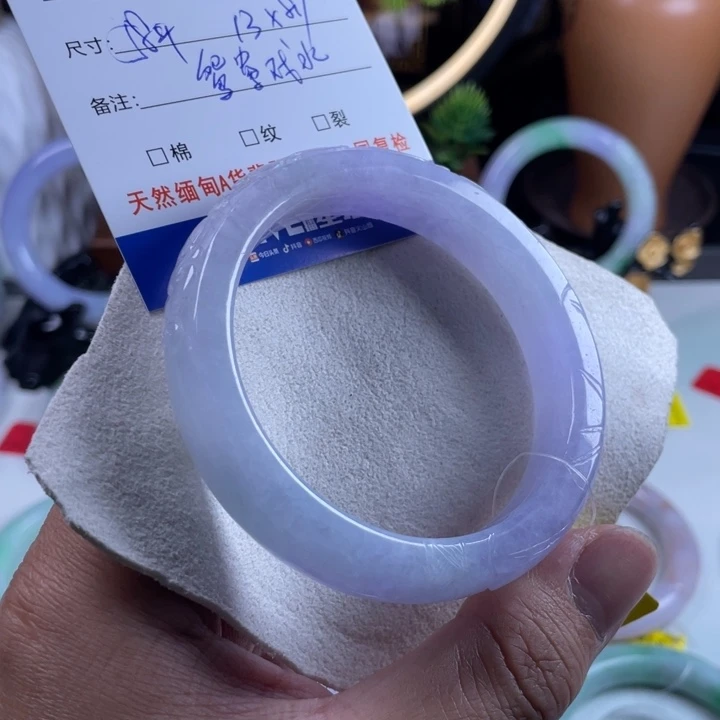 翡翠手镯未镶嵌翡翠手镯