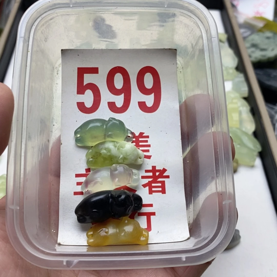蛇纹石玉未镶嵌挂坠