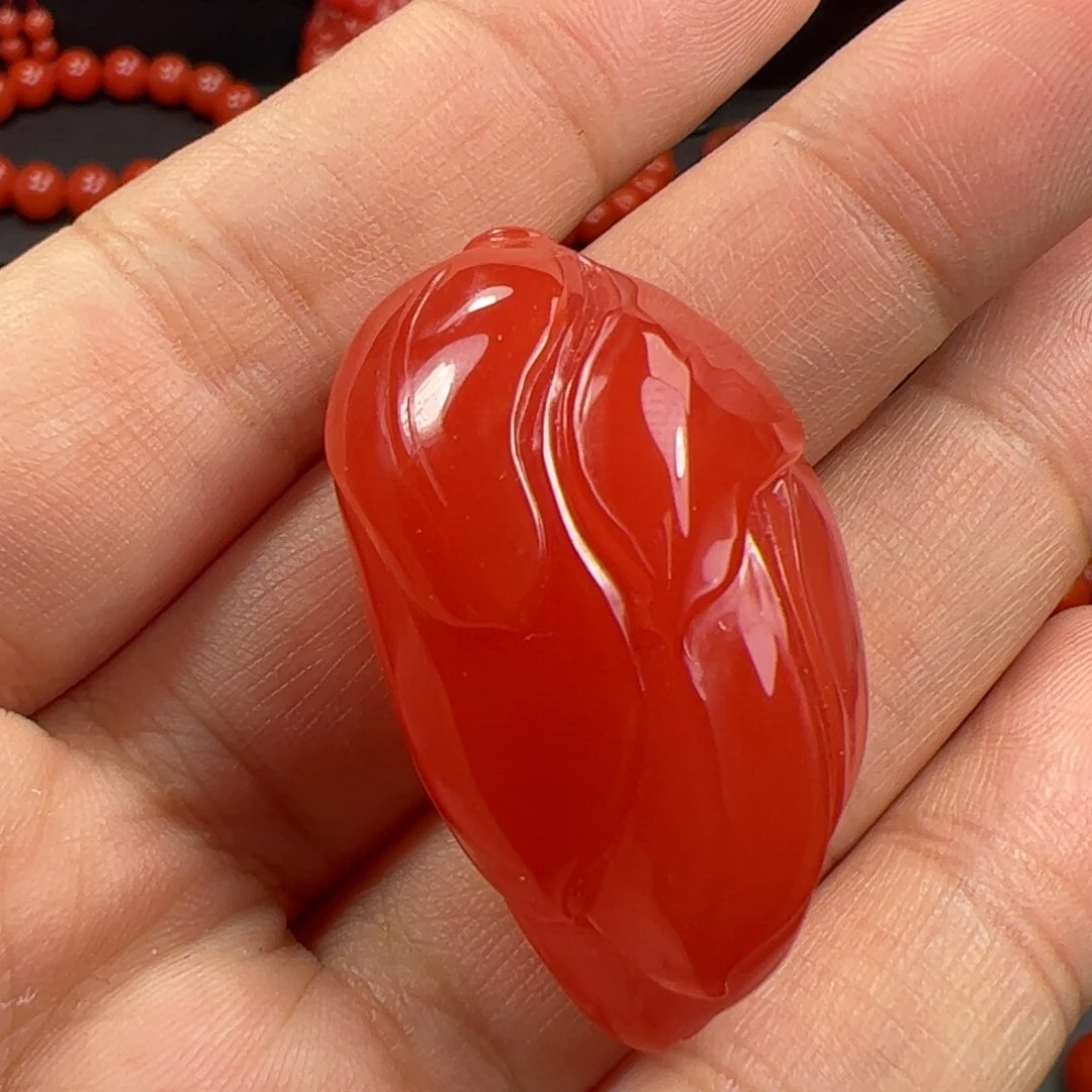 南红玛瑙吊坠未镶嵌