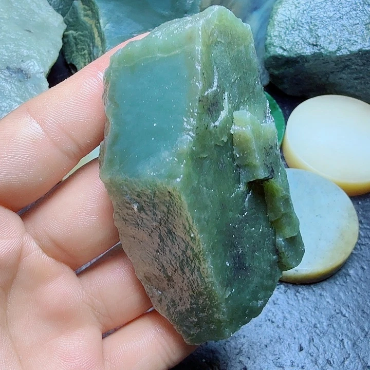 和田玉（糖玉）未镶嵌珠宝奇石