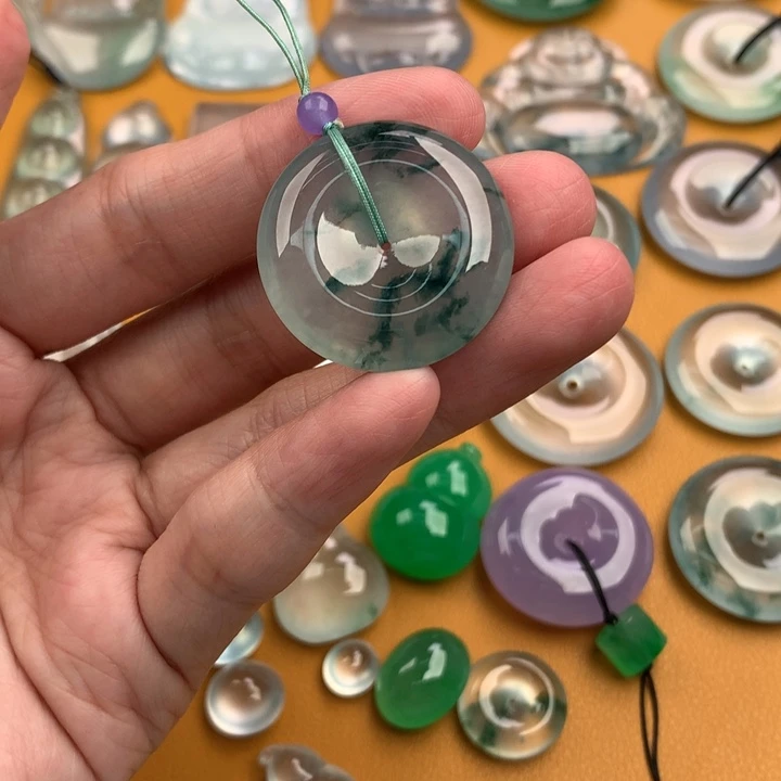 颈饰未镶嵌翡翠….