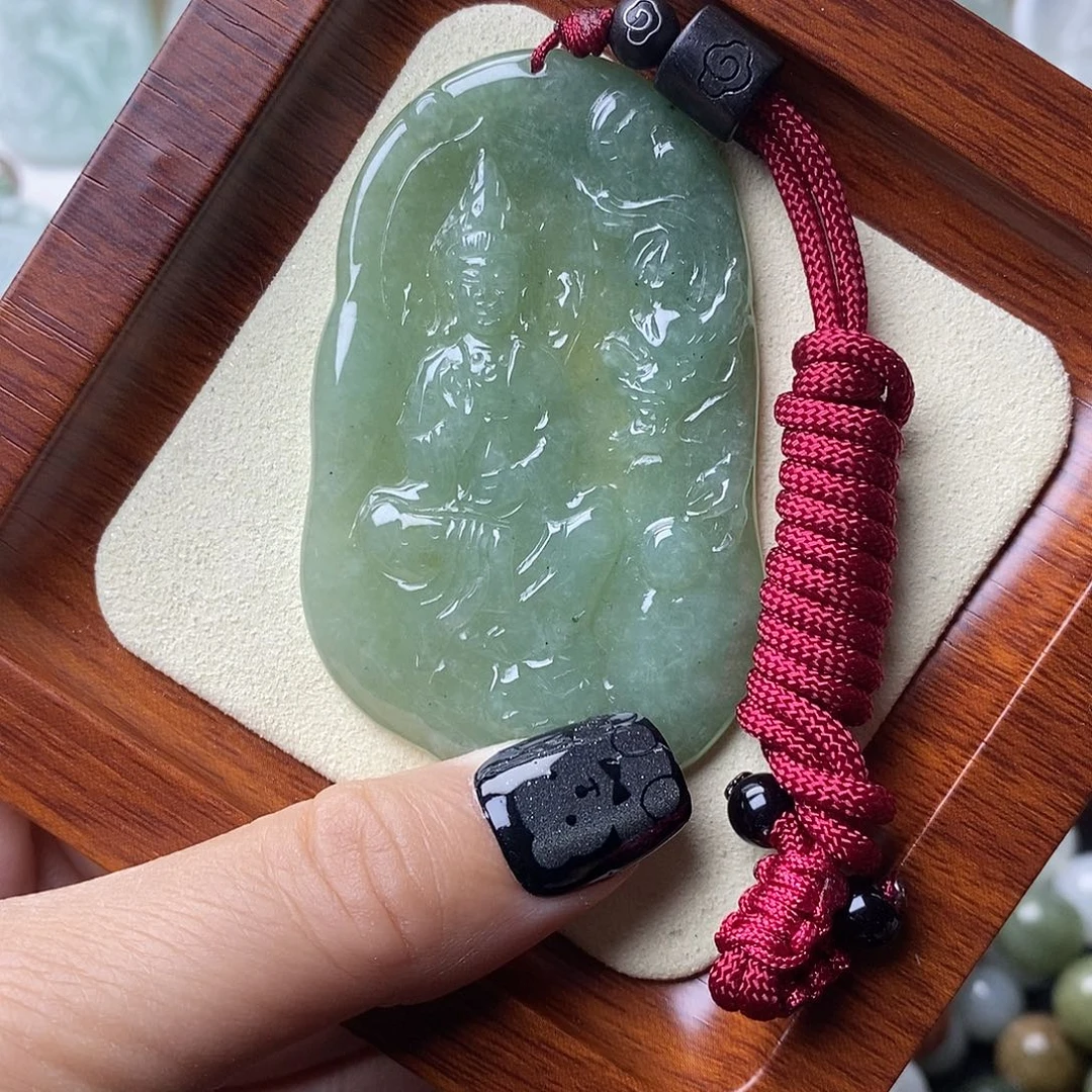 翡翠未镶嵌颈饰御龙观音
