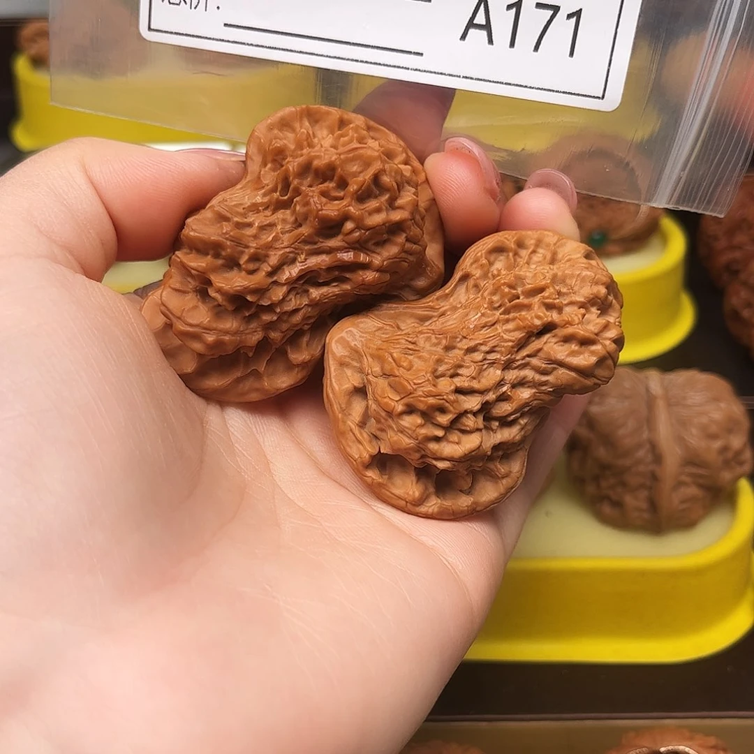 文玩核桃把件lo mo m