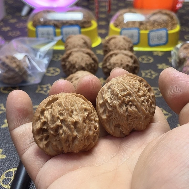 莓***恼吊坠文玩核桃磨盘