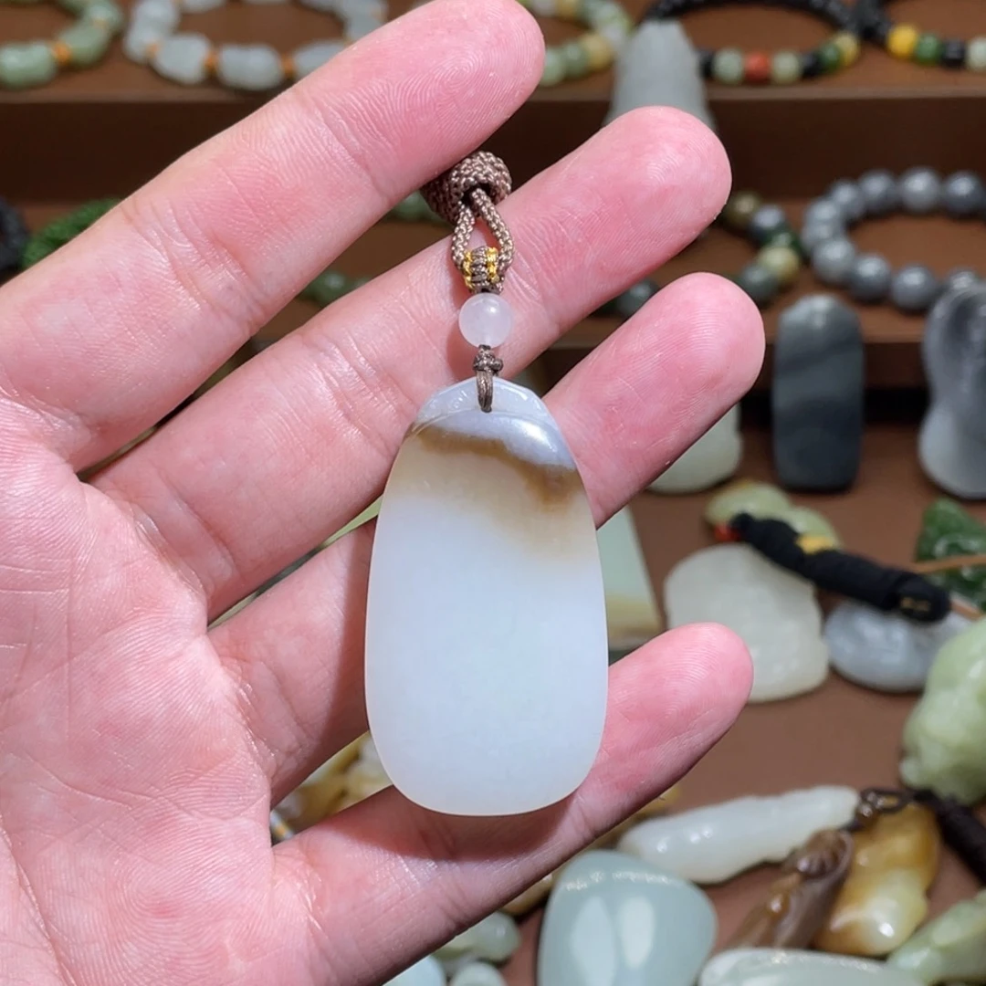 雪****和田玉未镶嵌颈饰