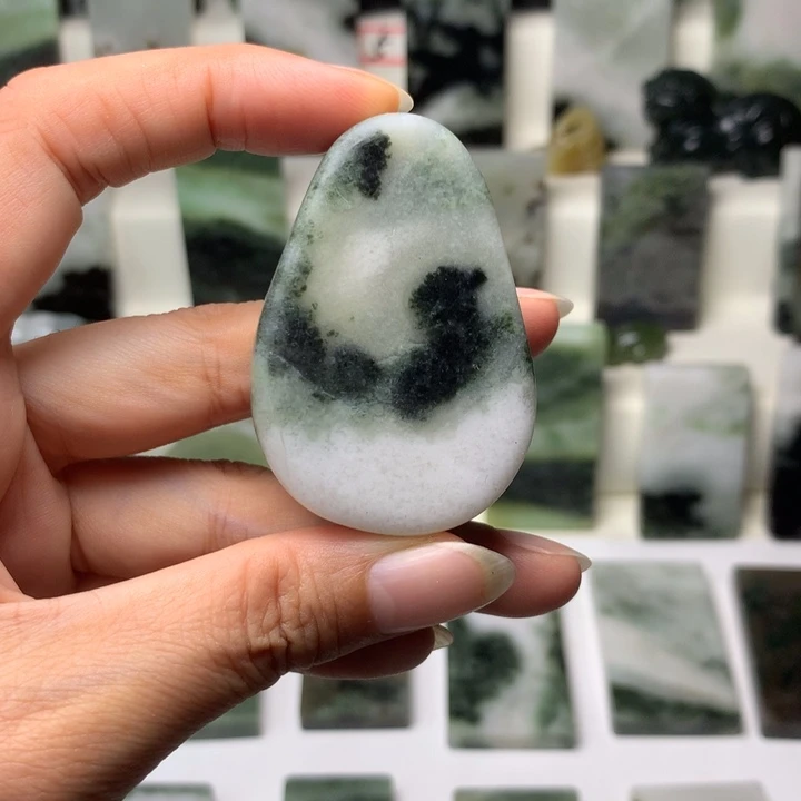 独山玉未镶嵌颈饰