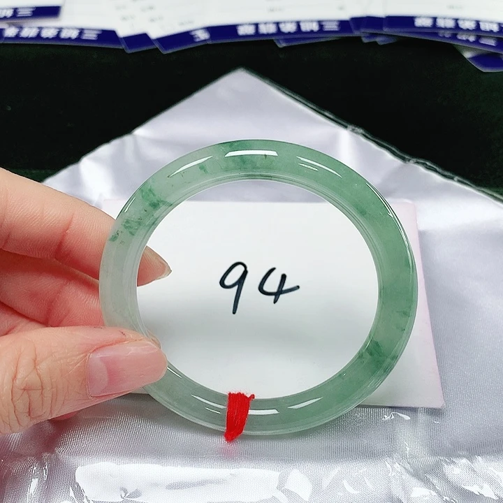 翡翠手镯（圆镯）未镶嵌