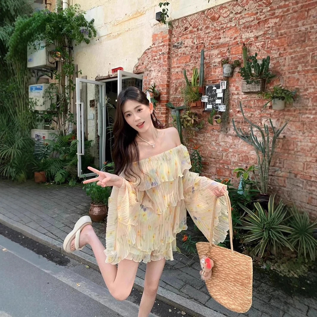 温柔一字肩压褶碎花长袖衬衫高腰阔腿短裤女2025夏季新款度假套装