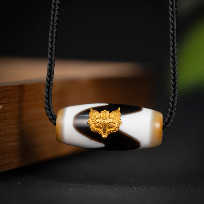 （灵魅）18K金九尾黑白牙牙吊坠