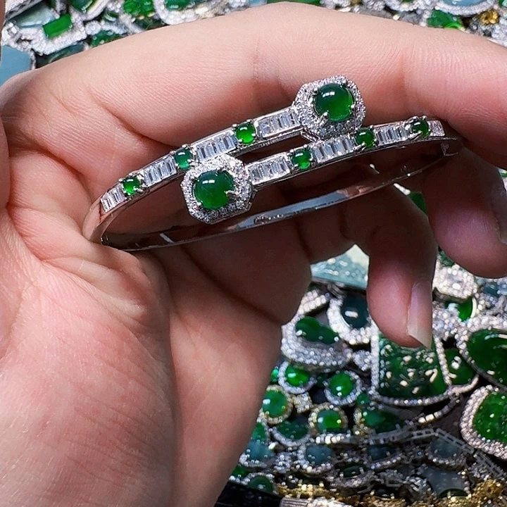 翡翠颈饰未镶嵌天然A货翡翠放漏