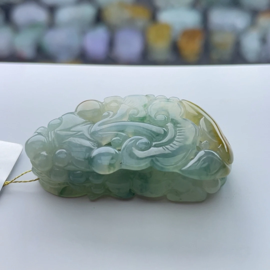 翡翠未镶嵌颈饰貔貅