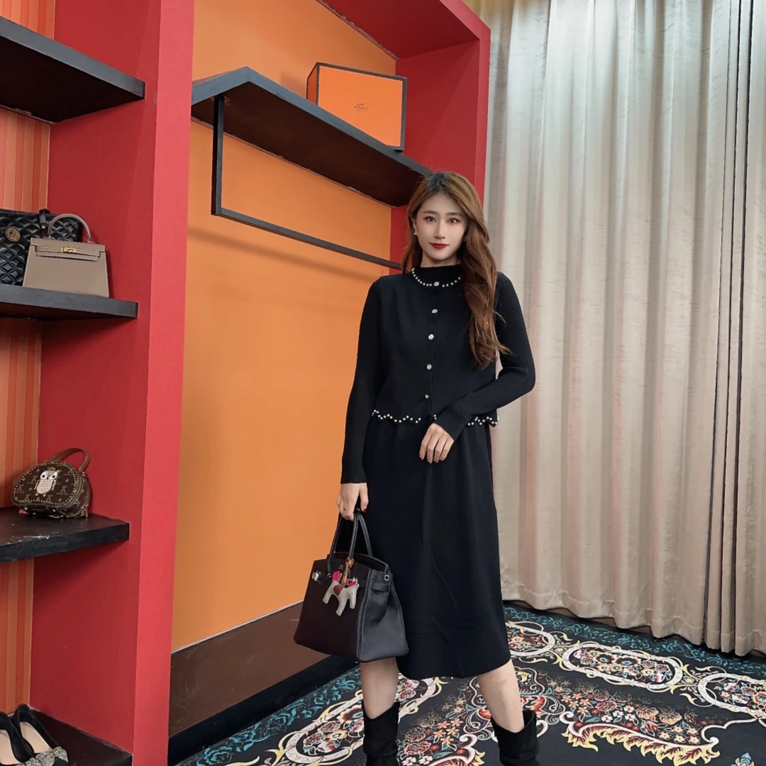 239多金大码气质减龄长款A字裙子秋冬季女装设计感连衣裙女套装