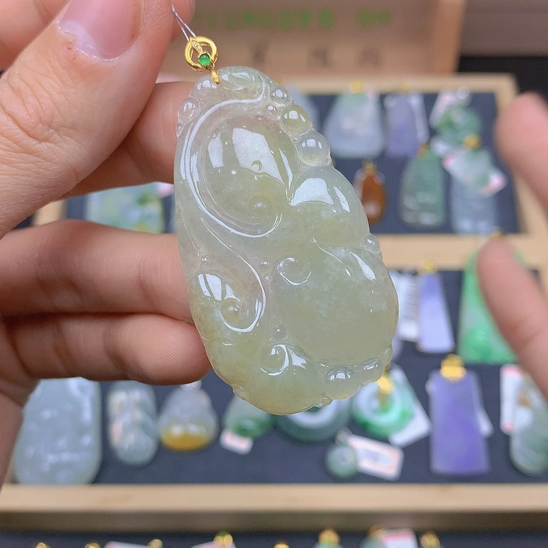 翡翠颈饰18K金镶嵌翡翠