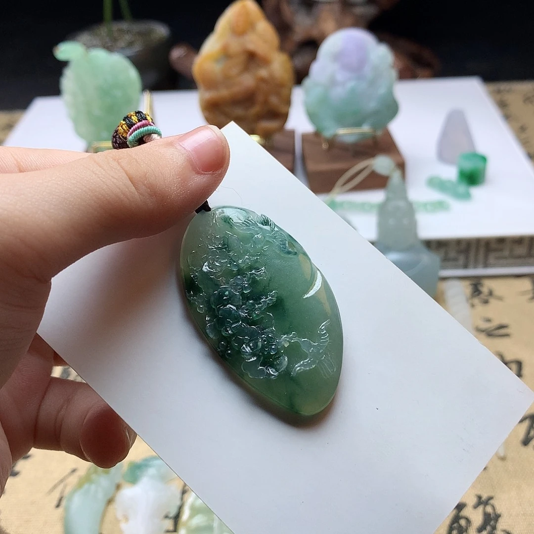 颈饰未镶嵌翡翠爸**了