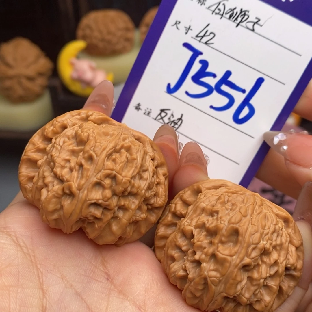 文玩核桃吊坠可**冰白狮子