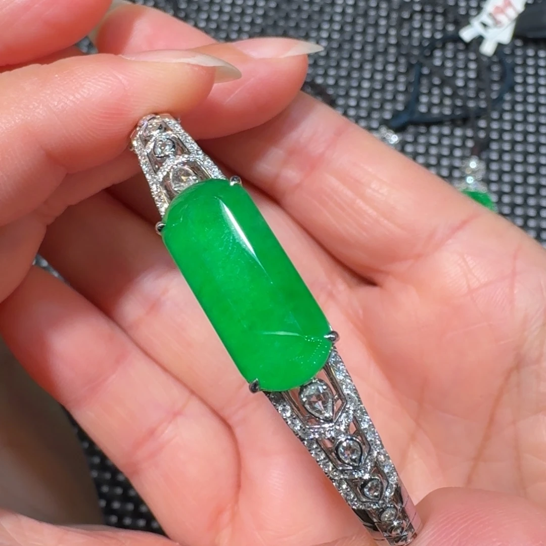 翡翠18K金镶嵌手镯