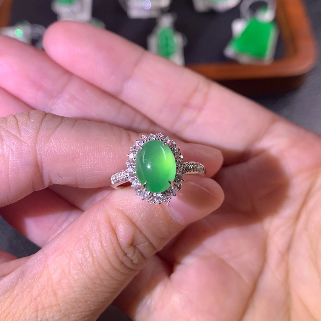 18K金镶嵌戒指翡翠只****6翡翠