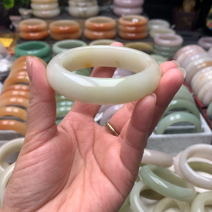 石英质玉（佘太翠）未镶嵌手镯54.4