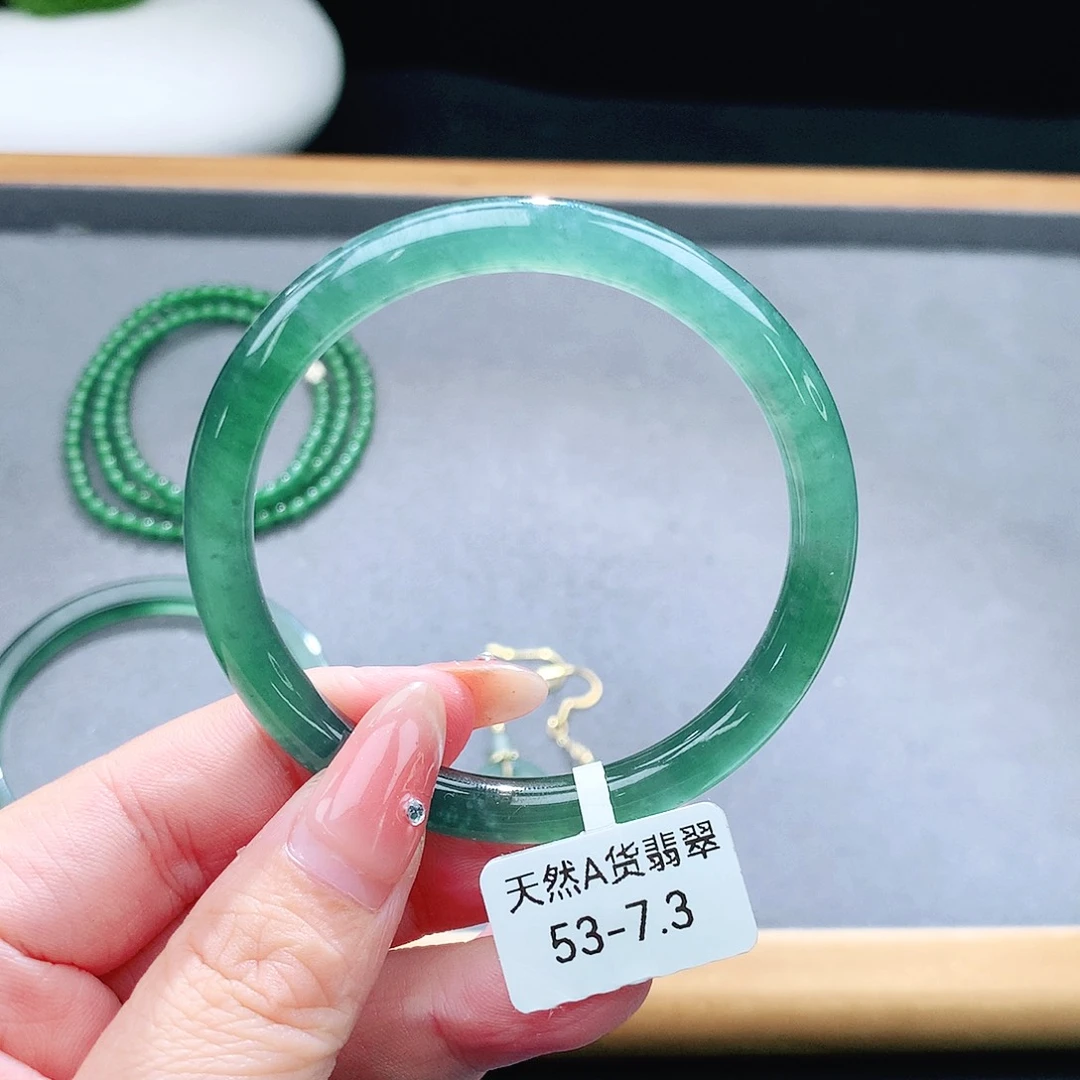 未镶嵌手镯（圆镯）翡翠