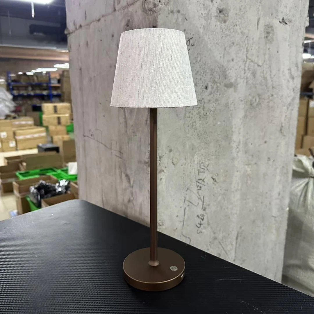 复古金属底座 长款摆件