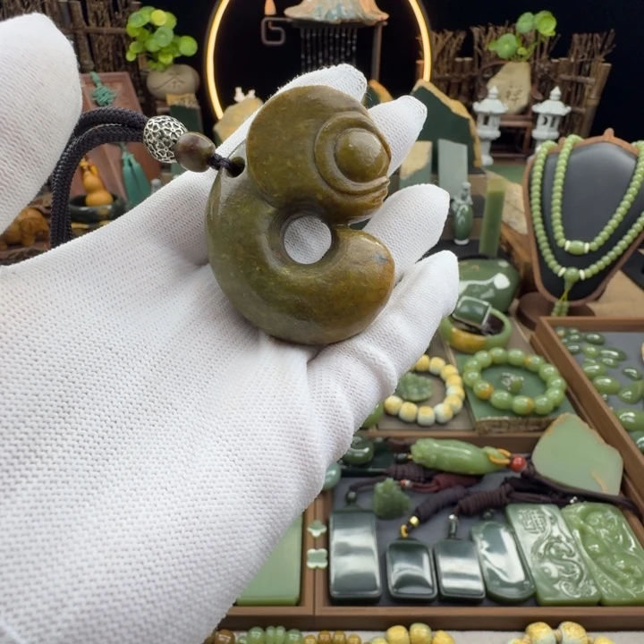 岫岩河磨玉（透闪石质玉）未镶嵌把件