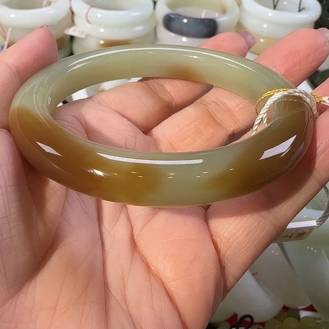 和田玉未镶嵌手镯