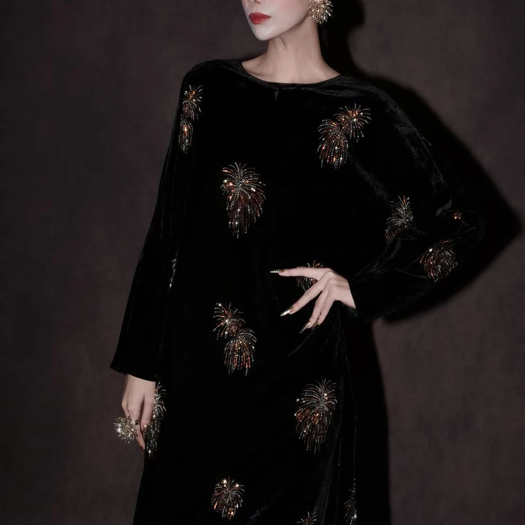 【Lady.Mao专属】奢华手工钉珠黑金配色丝绒宽松纸片人长款连衣裙