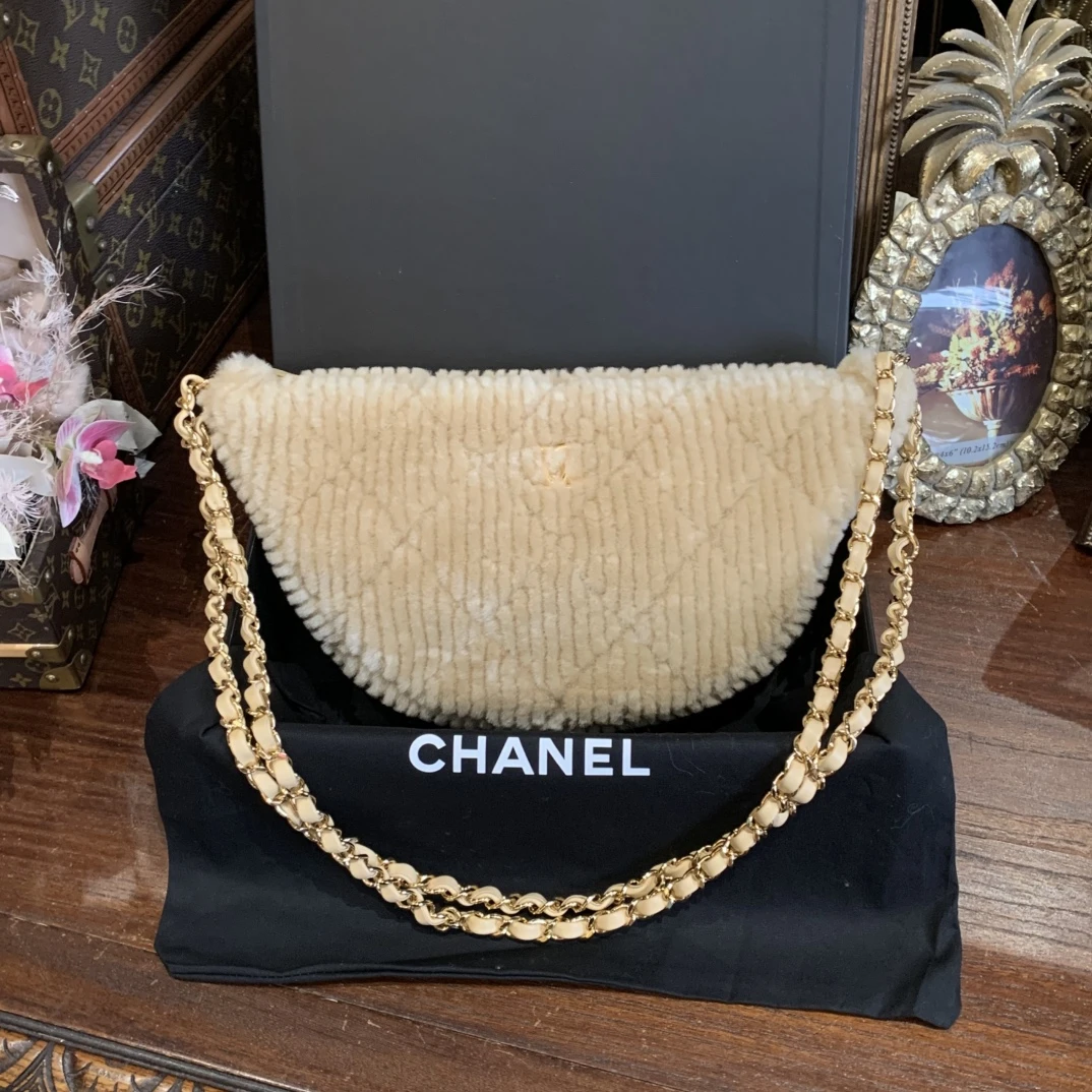 全新未使用 Chanel/香奈儿 24N滑雪系列大号hobo芯片款/sp22918