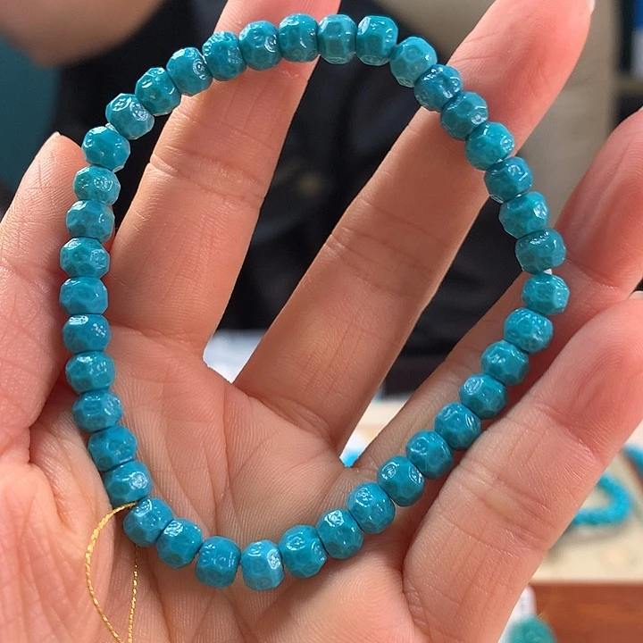 晓***绿松石未镶嵌珠宝奇石